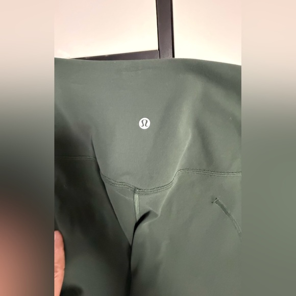 Lululemon Wunder Under Scallop
Crop Leggings size 8 - Picture 5 of 9